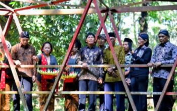 Melestarikan Adat Ulur – Ulur Di Telaga Buret Plt. Bupati Tulungagung Menyampaikan Pesan Penting.