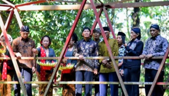 Melestarikan Adat Ulur – Ulur Di Telaga Buret Plt. Bupati Tulungagung Menyampaikan Pesan Penting.