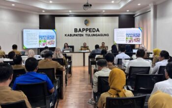 Bappeda Dan UGM Melakukan Penyusunan Grand Desain Koridor Jalan Dengan Penyelenggara Forum Crosscuting.