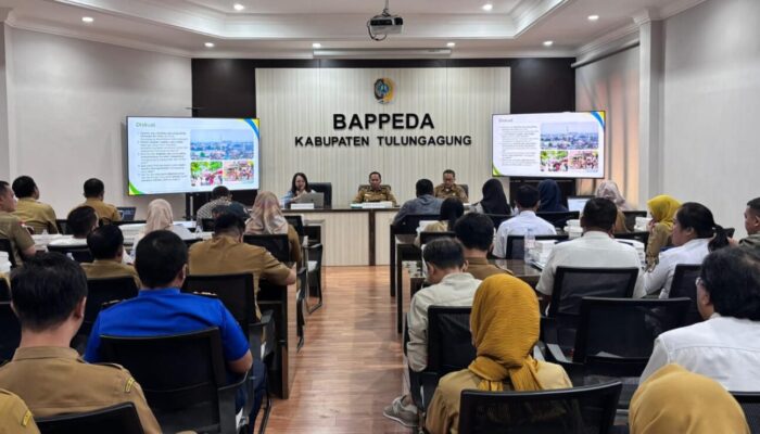 Bappeda Dan UGM Melakukan Penyusunan Grand Desain Koridor Jalan Dengan Penyelenggara Forum Crosscuting.