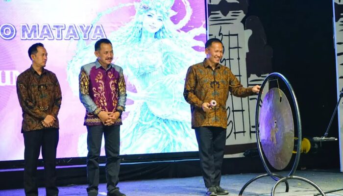 Ketua DPRD Tulungagung Mendampingi Plt Bupati Pembukaan Acara Bumi Ngrowo Mataya.