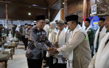 Plt. Bupati Tulungagung Menitipkan Do’a Untuk Tulungagung, Kepada Calon Jamaah Haji Di Tulungagung.