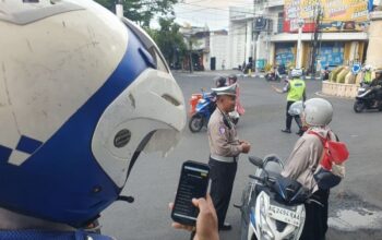 Dalam Penerapan ETLE Handheld Satlantas Tulungagung Menjaring Puluhan Pelanggar Lalu Lintas.