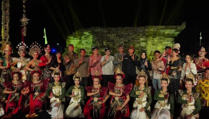 Pemkab Kediri Gelar Perayaan Hari Jadi Ke – 1222 Dengan Background Candi Tegowangi.