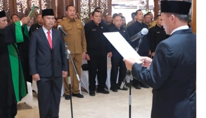 Plt. Bupati Tulungagung Melantik Kembali Tri Hariadi Sebagai Penjabat Sekretaris Daerah Tulungagung.