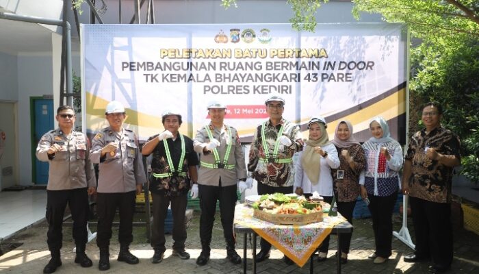 Pembangunan Ruang TK Kemala Bhayangkari 43 Pare, Dimulai Dengan Pertanda Peletakan Batu Pertama Oleh Kapolres.