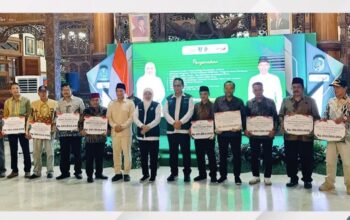 Gubernur Jawa Timur Salurkan Bansos Ke Kabupaten Tulungagung 10 Millard, Juga Berikan Pesan Penting Pada Pemerintah.