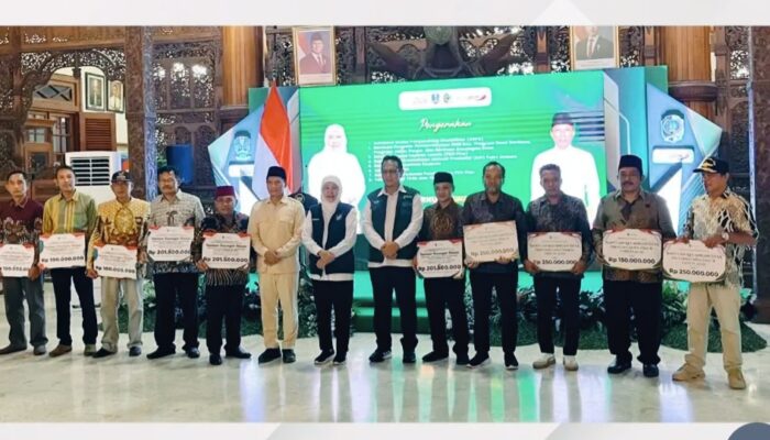 Gubernur Jawa Timur Salurkan Bansos Ke Kabupaten Tulungagung 10 Millard, Juga Berikan Pesan Penting Pada Pemerintah.