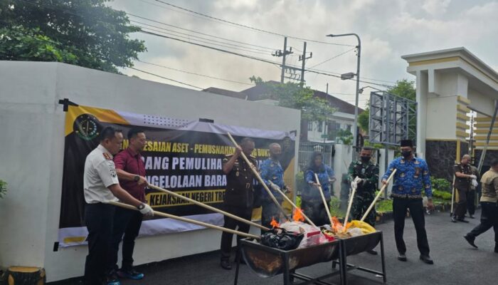 Polres Trenggalek Hadiri Proses Pemusnahan Barang Bukti