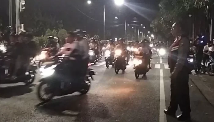 Petugas Gabungan Di Kediri Amankan Puluhan Pemuda Yang Konvoi Dengan Kendaraan Yang Tidak Sesuai Aturan.