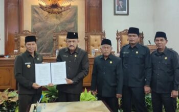 DPRD Dan Plt. Bupati Tulungagung Sepakati Ranperda Untuk Kemajuan Pembangunan Daerah.