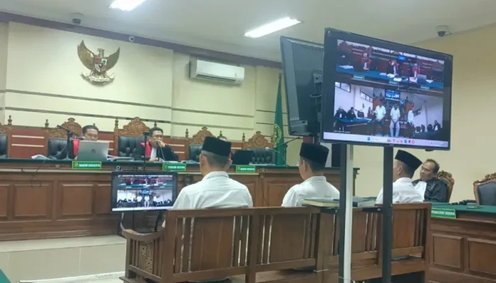 Terbukti Melakukan Tindakan Pidana Korupsi Dengan Melakukan Jual Beli Jabatan.